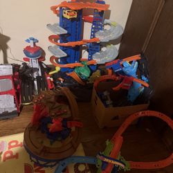 Lot of hot wheels tracks 