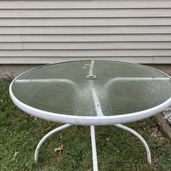 Out Door Table Steel Structure With Class Cover Size 40 Inch Diameter * 28 Inch Height 