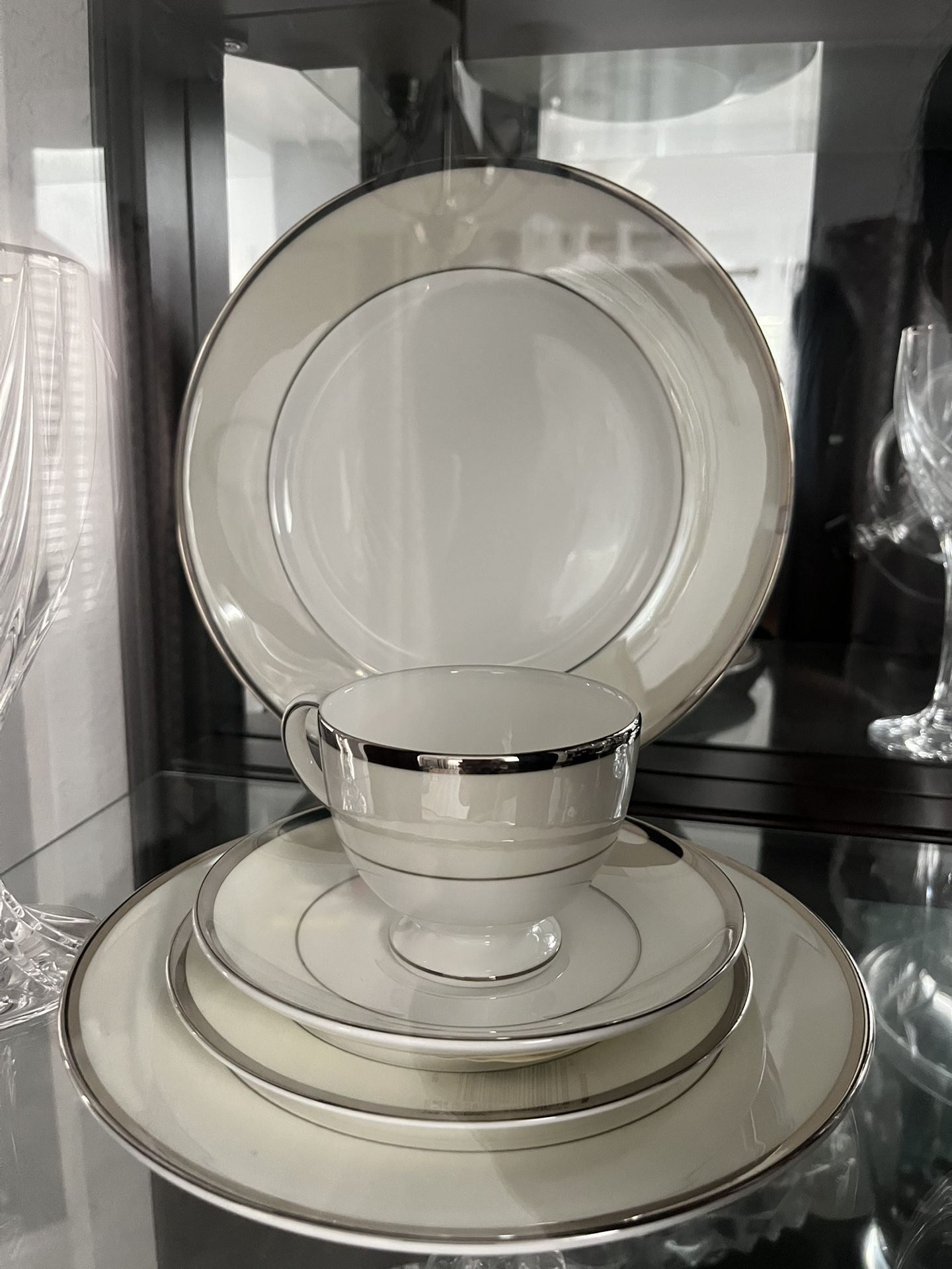 Wedgwood Lustreware Oyster - 5 Piece Set