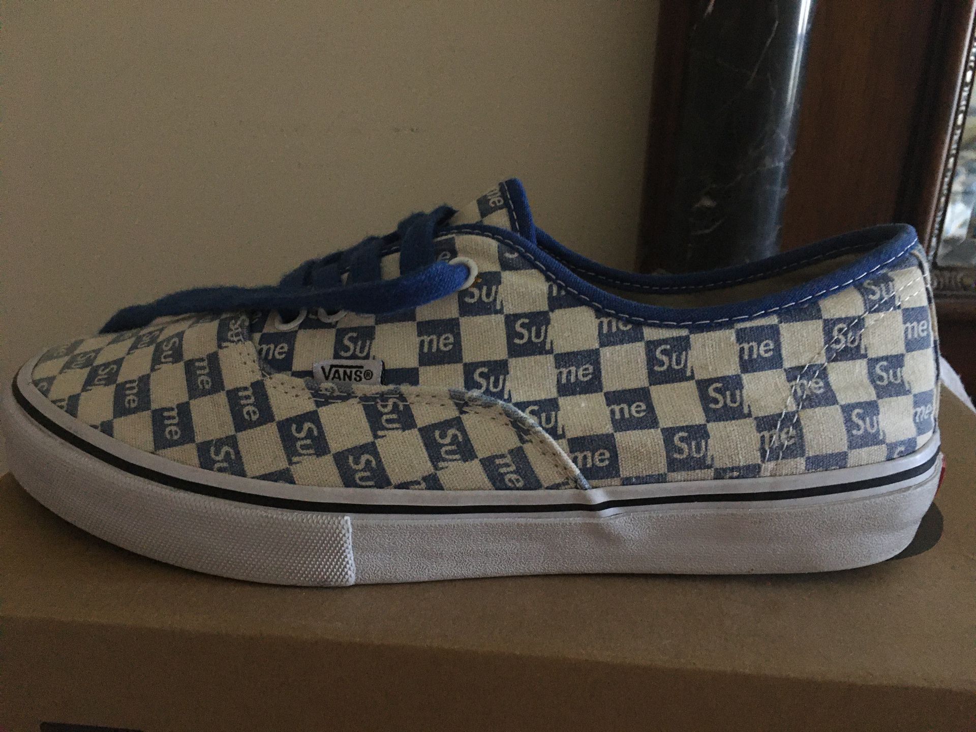 Supreme vans size 10.5 NO SOLE (LOOK AT THE LAST PIC)