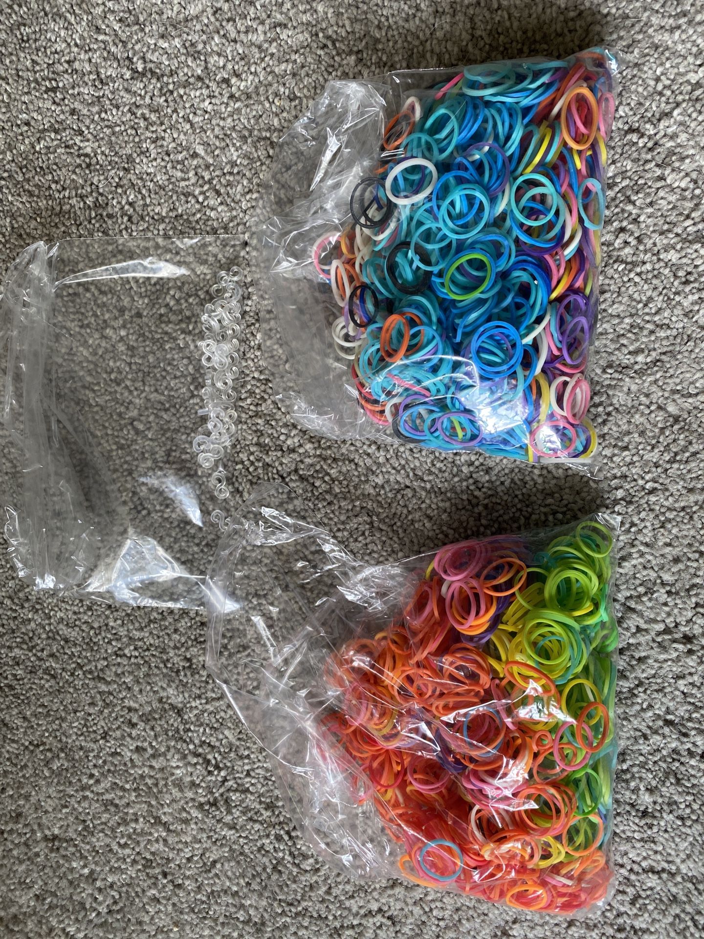 RainbowLoom Rubber bands and Fasteners 