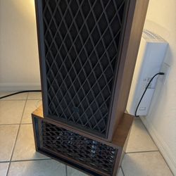 Realistic Nova 8b Speakers