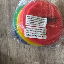 6 Frisbees