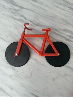 Bicycle shaped pizza cutter