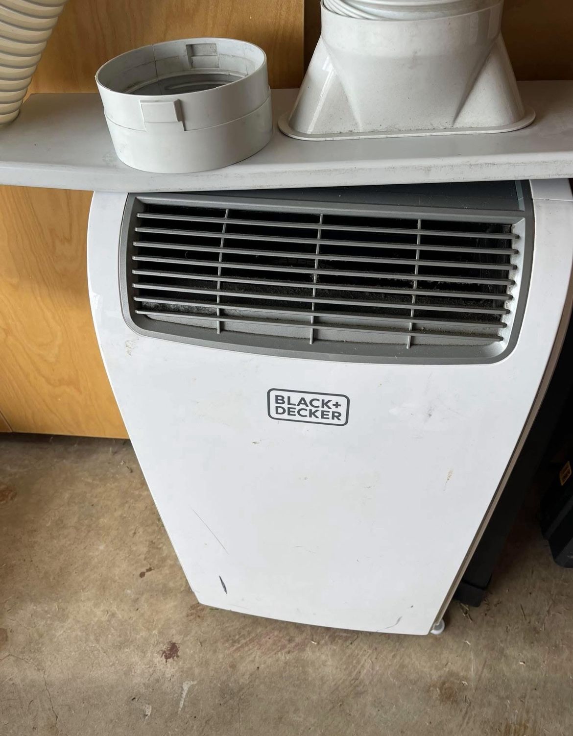 Black and decker Portable Air Conditioner Cools  Whit