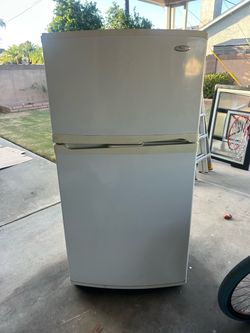 Whirlpool Top-Freezer Refrigerator White