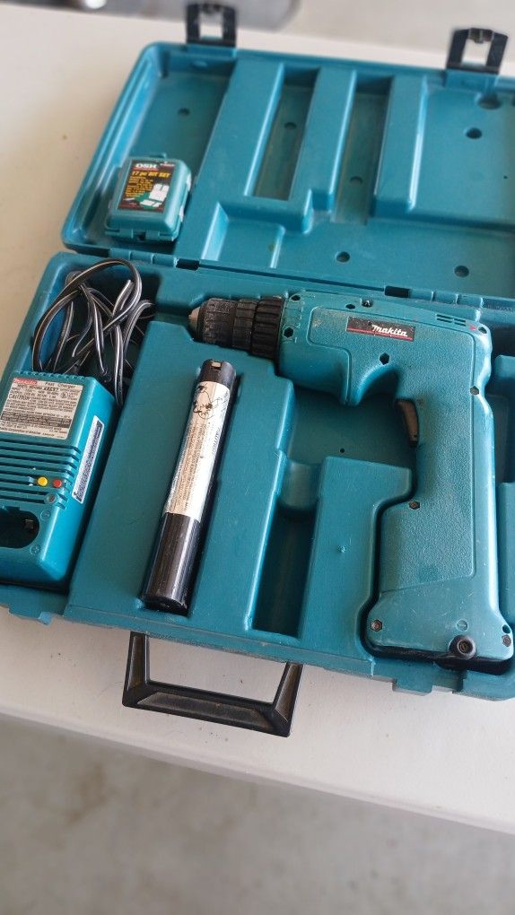 Makita 6011D Cordless Drill