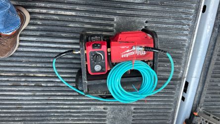 Milwaukee compressor