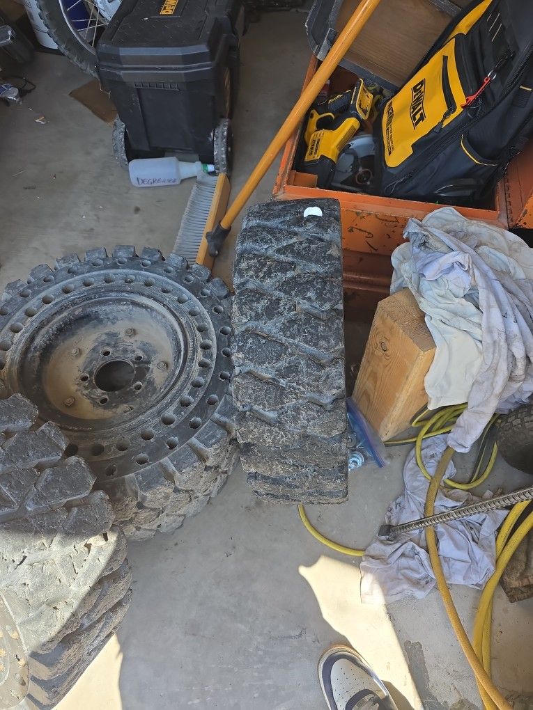 Set Bobcat Tires