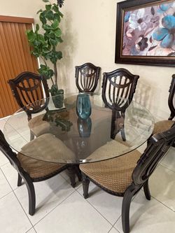 Elegant 5-Piece Glass Top Dining Set – Excellent Condition