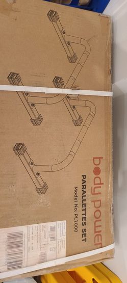 Brand New In Box Parrallette Set