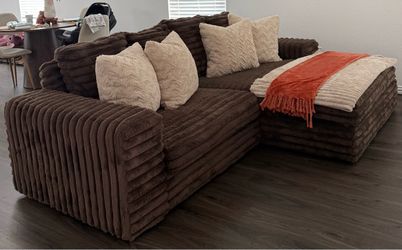 FLUFFY COUCH