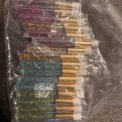 Eyelash cleaning brushes
