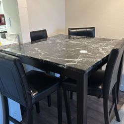 Clean Dining Table Set