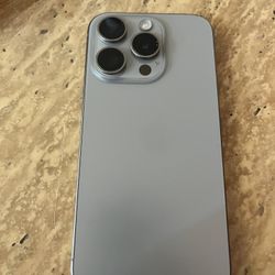 Natural Titanium iPhone 15 Pro 256Gb  