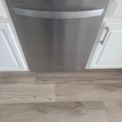 Whirlpool Dishwasher 
