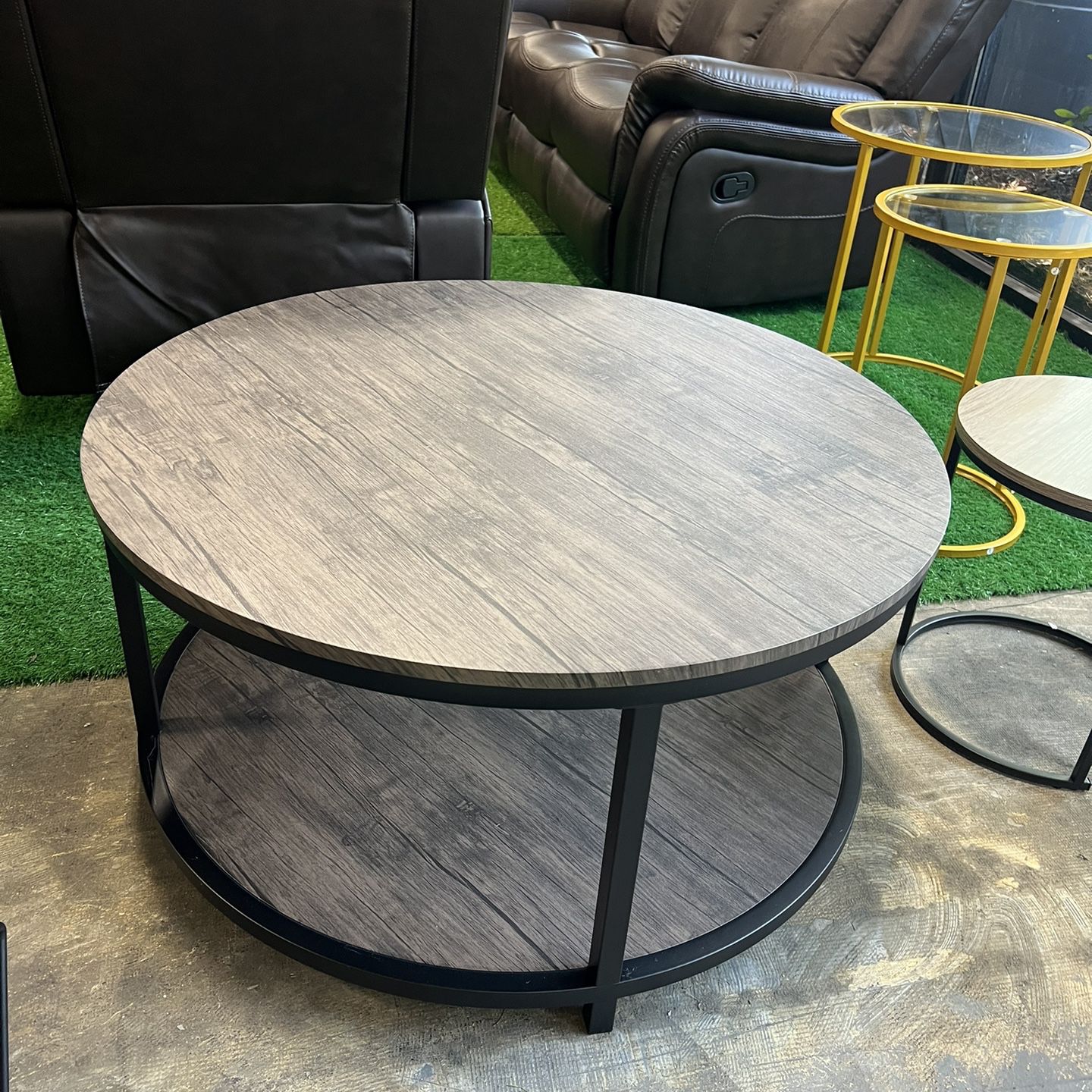 Round Coffee Table / Mesa de centro redonda