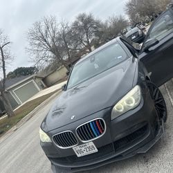 2014 BMW 750i V8 4.4L Twin Turbo