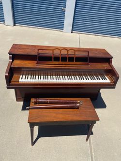 Milton piano