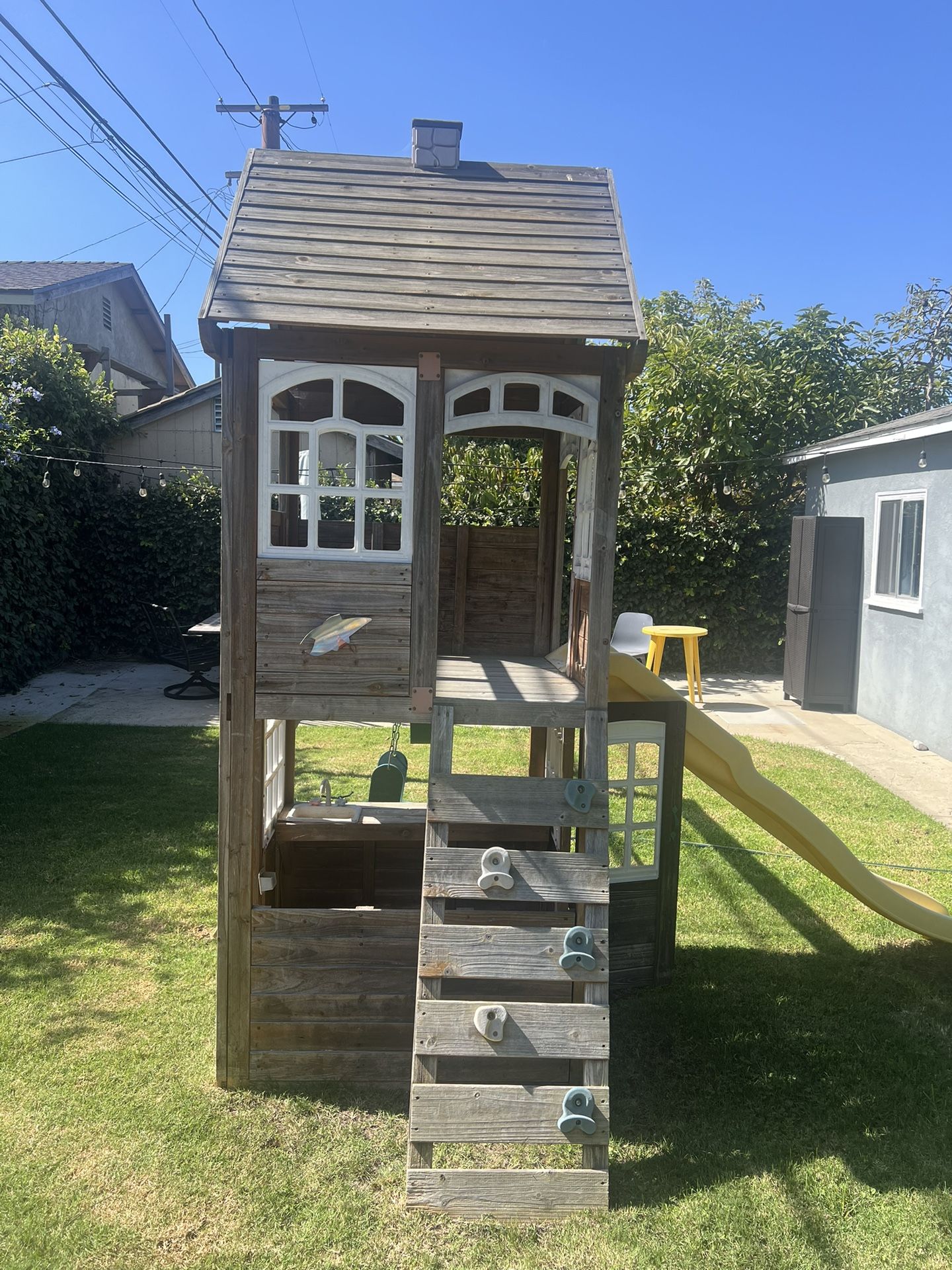 Swing set playhouse
