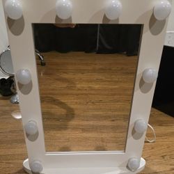 Makeup Mirrow Vanity With Lights