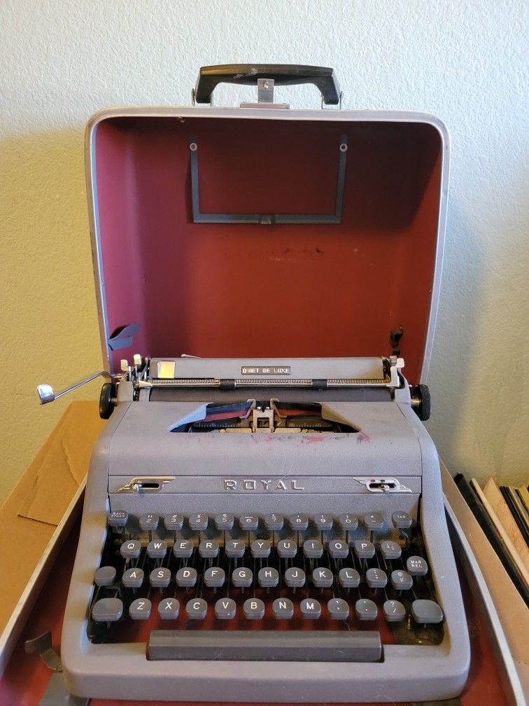 Vintage Royal Quiet Deluxe Typewriter