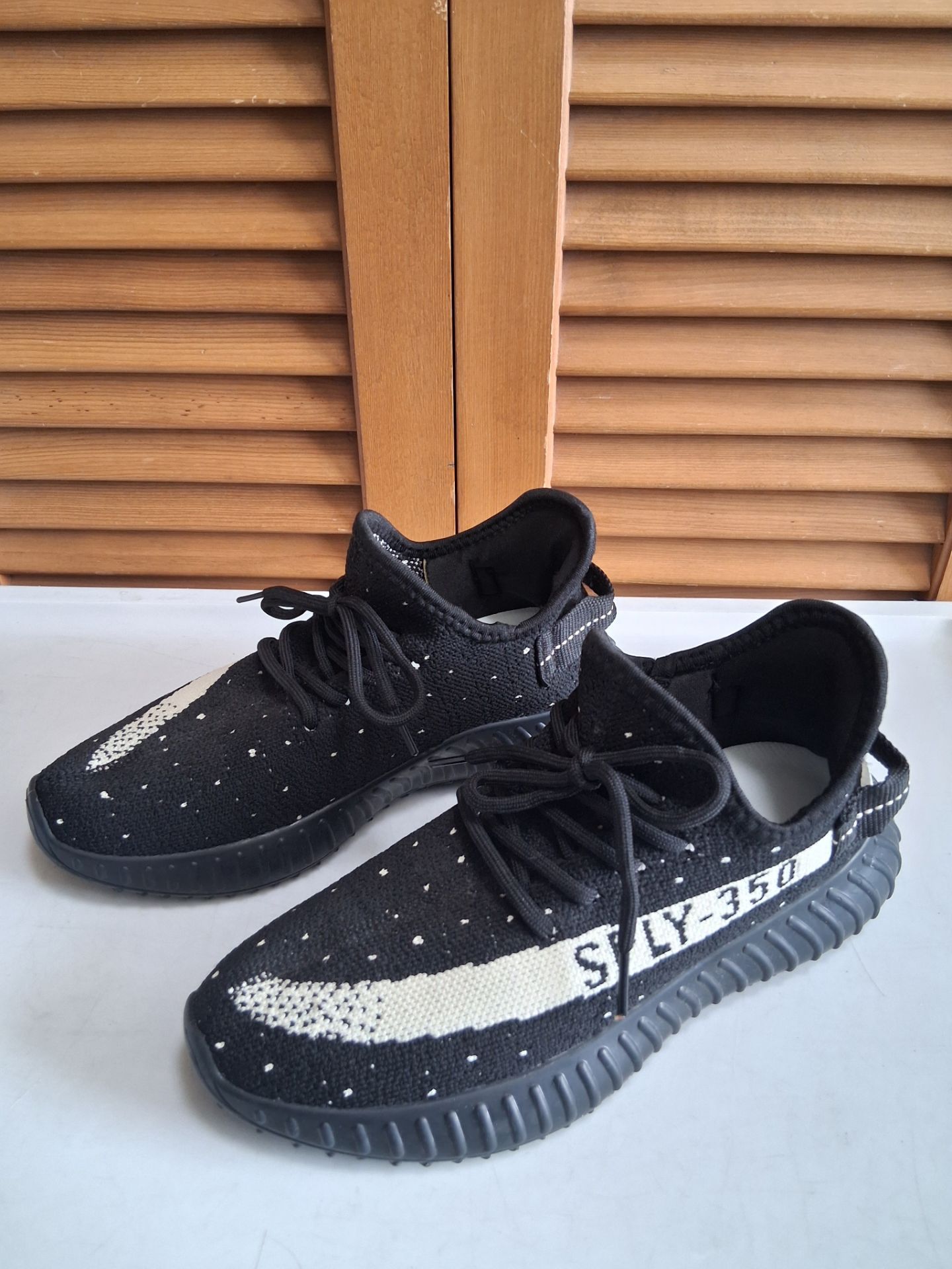 Adidas Yeezy Boost 350 V2 Oreo Women's Sneaker * Size: 7.5
