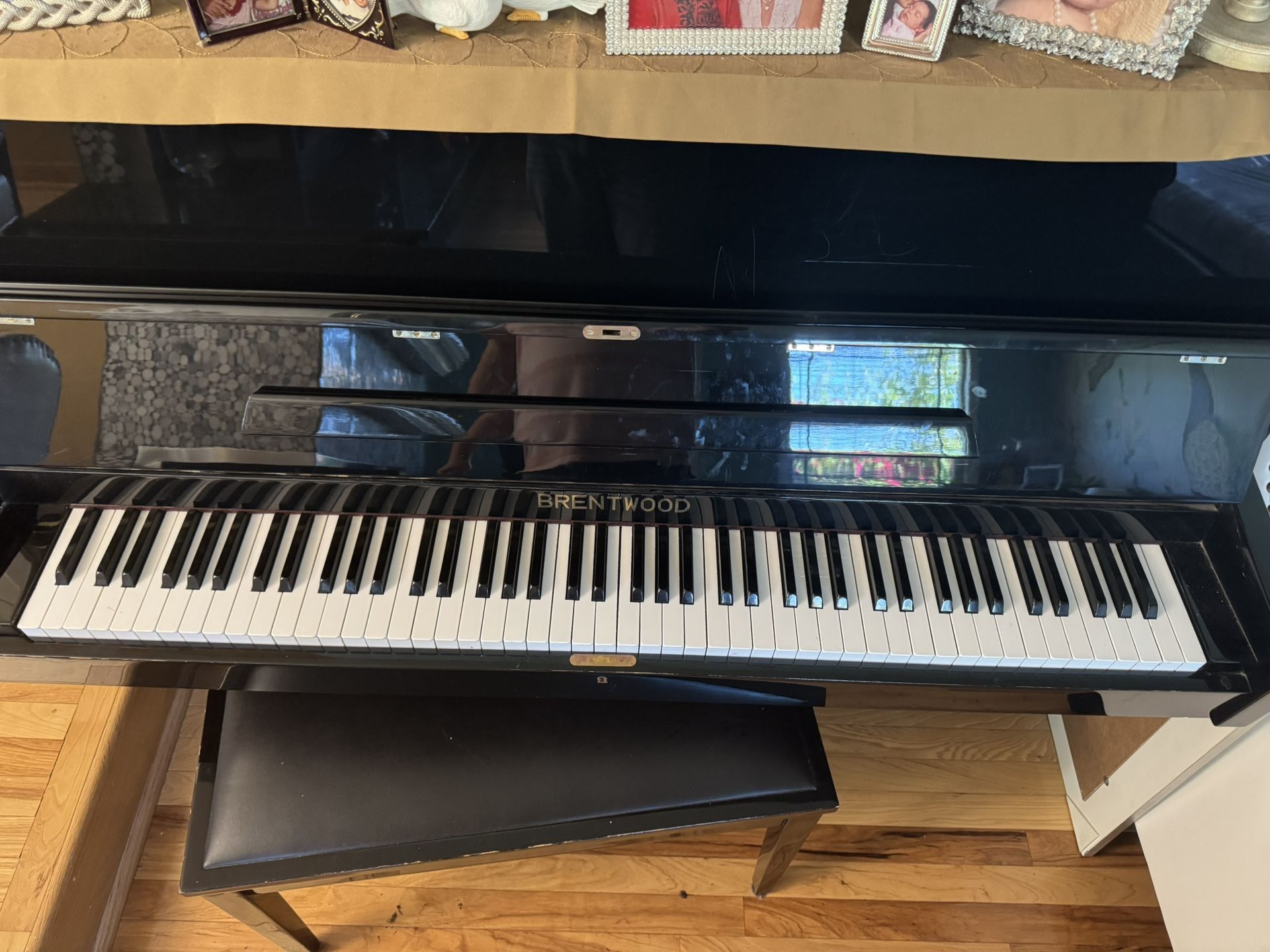 Brentwood Staionary Piano