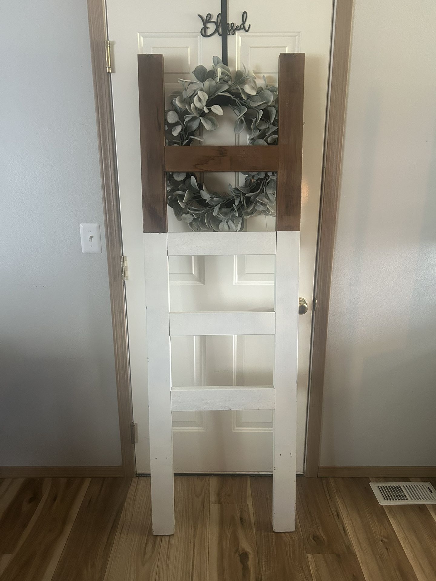 Farmhouse 6ft Tall Solid Thick Blanket Ladder