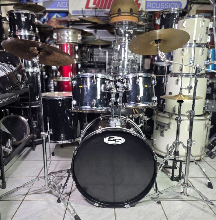 Complete Drum Set !! $400 Or Best Offer !! 