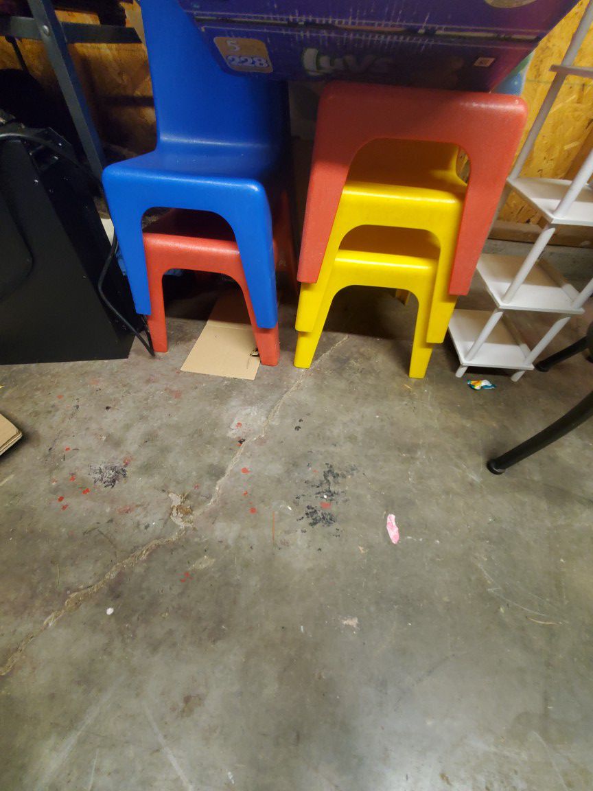 Kid color chairs