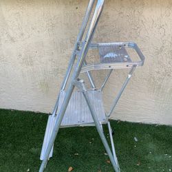 Sturdy Cuprum 4 1/2 Ft. Platform Stepladder - See My Other Items 🙂