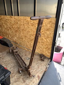 Antique model T A car jack cast iron 1900’s heavy and complete