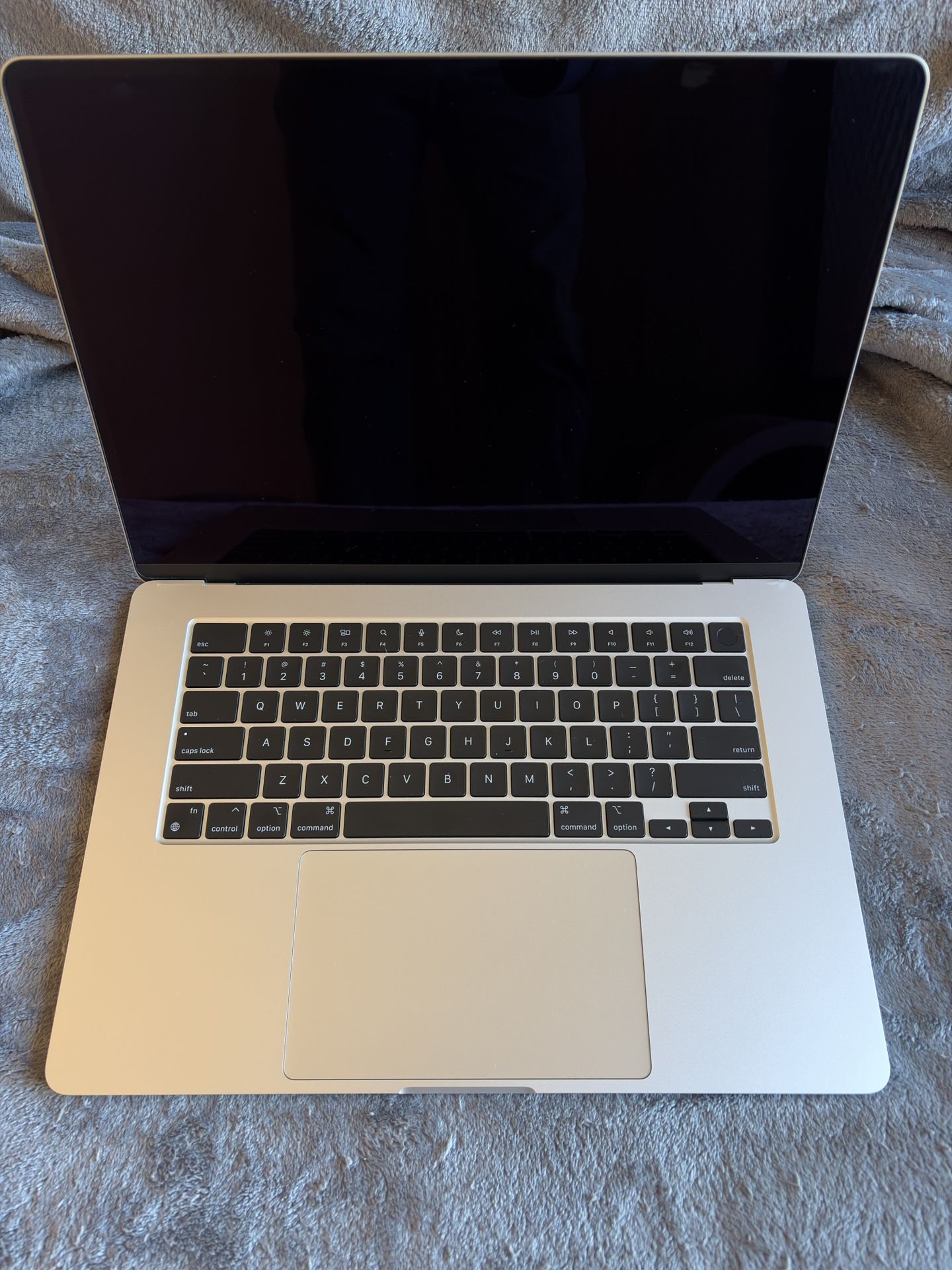 MacBook Air M3 15” - Like New Under Warranty