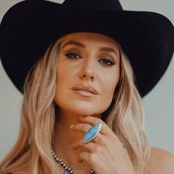 Lainey Wilson Suite Tickets 