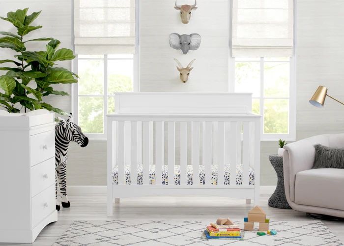 White Delta Children Skyler 6-in-1 Convertible Crib