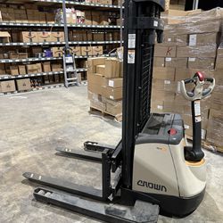 2017 Crown SX3000-30 Walkie Stacker Forklift