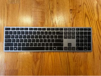 Dell KB700 Premium Slim Bluetooth Keyboard – Excellent Condition