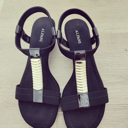Lady's sandals