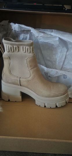 UGG Women’s Brooklyn Chelsea Platform Boots - Mustard Seed (Size 7.5) -  w/ Box