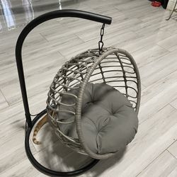 Swinging pet bed chair for cat