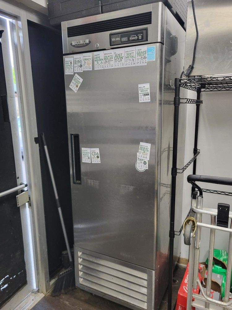 Refrigerator OBO Must Sell Upright
31x27x83
Runs Great.