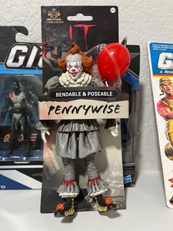 The Noble Collection IT Pennywise Bendable Figure