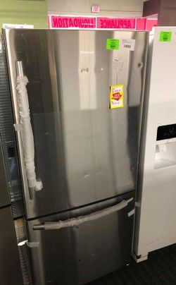 Hisense 17.1-cu ft Counter-depth Bottom-Freezer Refrigerator (Stainless Steel) UETPX