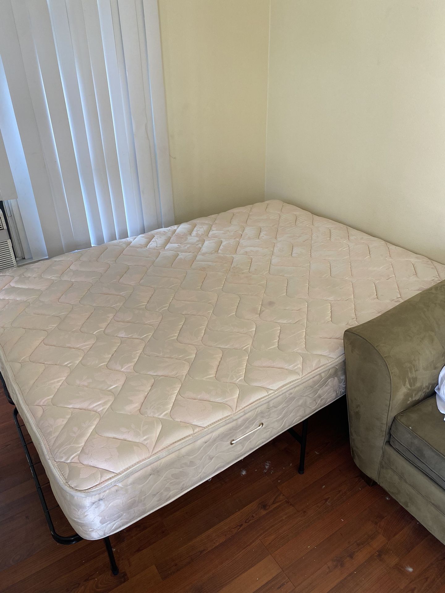 Queen Mattress for Sale in Los Angeles, CA OfferUp