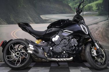 2023 Ducati Diavel V4 Thrilling Black