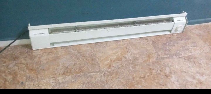 Dayton Electric Baseboard Heater – 1000W – Model 3UG78D
