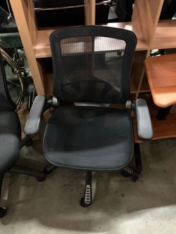 Ergonomic task chair