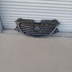 16 To 23 Grille Mazda Cx 9 ( Oem) Little Scratches 