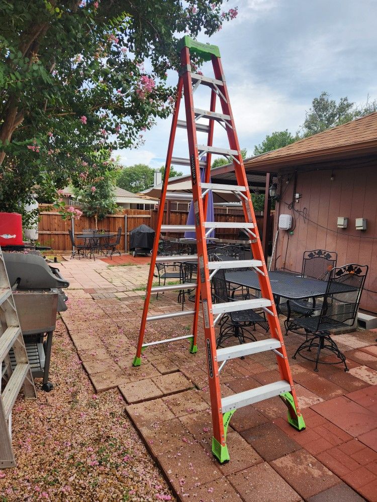 10ft Fiberglass CROSS X STEP Ladder Seminew 